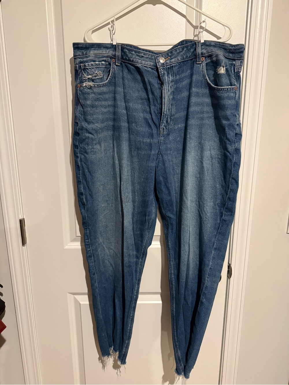 American Eagle Outfitters Faded Blue Cropped Ankle Jeans